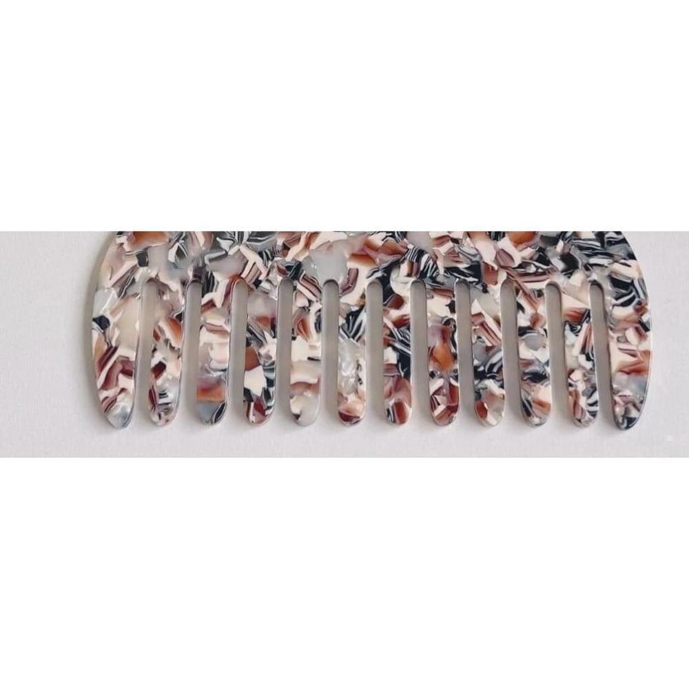 Block M Shaped Hair Comb In Marble Pattern - Picture 3 of 3
